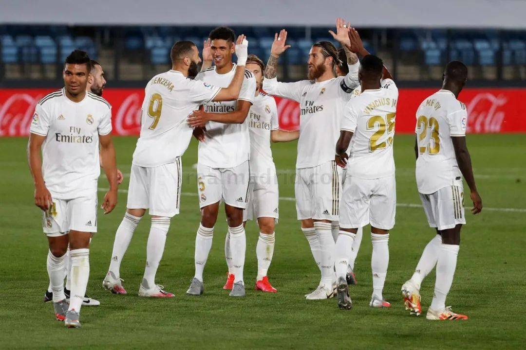 CBA新年首个比赛日激情四射 北京首钢对阵广东赛场火爆