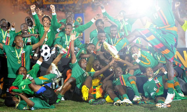 中超：上海海港3-2险胜深圳队