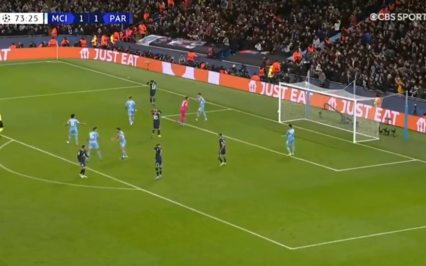 [NBA]乐福三分不中 卡马拉神兵天降补扣得手